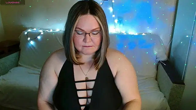 Vivien  wet online show from March 2, 2025, 8:29 pm