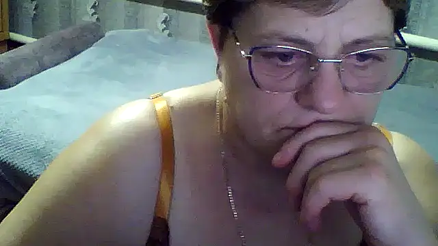 ElzaJewel online show from November 17, 2025, 11:10 pm