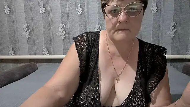 Snapshot of ElzaJewel chatting on May 24, 2026, 12:32 pm ElzaJewel online show from May 24, 2026, 12:32 pm