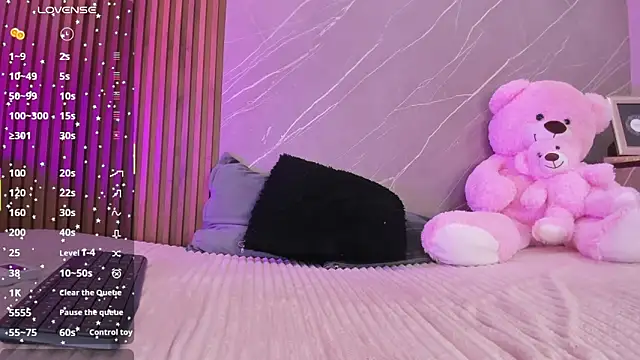 ariana jhonson1 online show from December 18, 2025, 12:33 pm