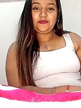 Snapshot of RAYI_01 chatting on February 6, 2025, 5:51 pm RAYI 01 online show from February 6, 2025, 5:51 pm