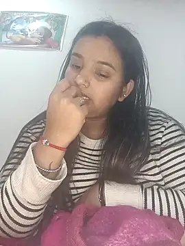 Snapshot of RAYI_01 chatting on February 9, 2025, 4:50 pm RAYI 01 online show from February 9, 2025, 4:50 pm