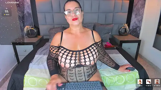 Snapshot of Your_Lady_Milf chatting on April 25, 2026, 5:43 pm Your Lady Milf online show from April 25, 2026, 5:43 pm