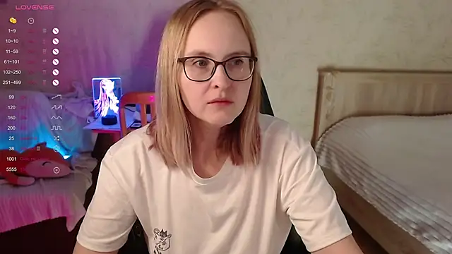 Agatha Mott online show from November 10, 2025, 2:10 am