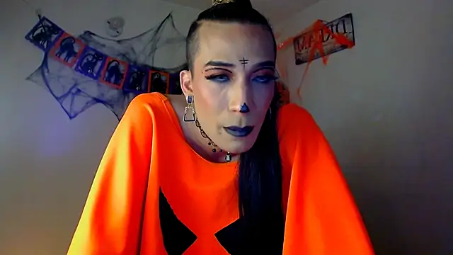 Snapshot of NovaNyx11 chatting on October 31, 2025, 10:44 pm NovaNyx11 online show from October 31, 2025, 10:44 pm