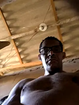 Snapshot of Renato571 chatting on April 4, 2026, 7:22 pm Renato571 online show from April 4, 2026, 7:22 pm