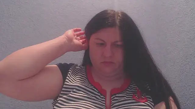 KiraSwee online show from February 10, 2026, 5:06 pm