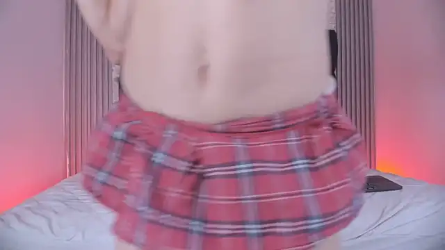 Ashlyaurora online show from April 7, 2026, 4:35 am