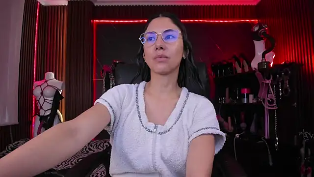 XiaQueen online show from October 27, 2025, 11:47 am