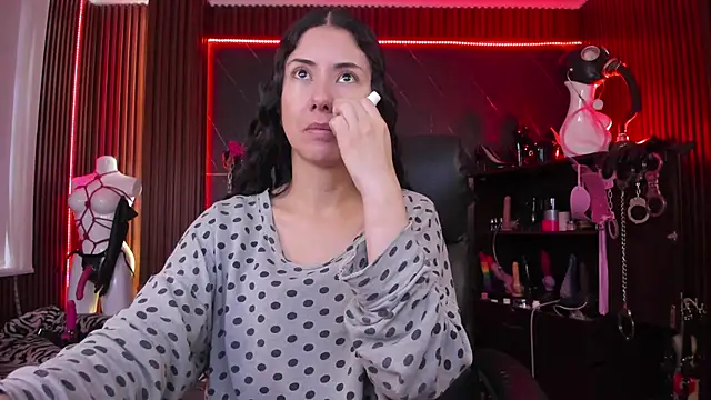 XiaQueen online show from October 31, 2025, 3:13 pm