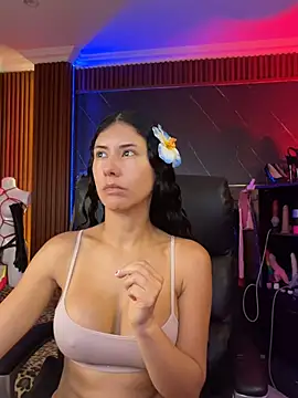 XiaQueen online show from February 14, 2026, 11:40 am