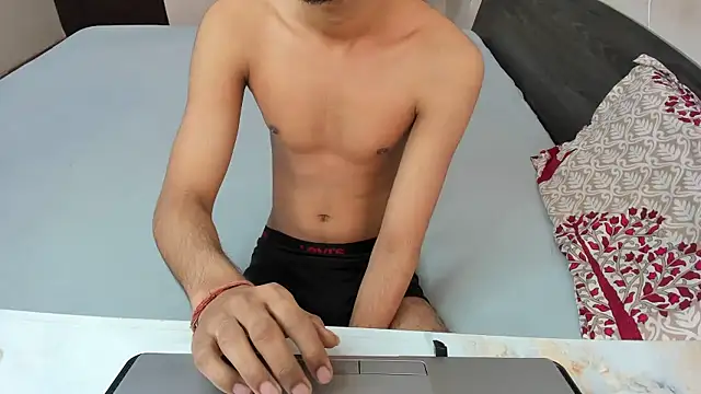 Queen Couple online show from January 14, 2026, 5:24 am