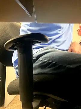 Snapshot of hintly chatting on November 17, 2025, 9:42 pm hintly online show from November 17, 2025, 9:42 pm