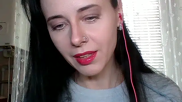 LuminousLady online show from October 28, 2025, 8:18 am