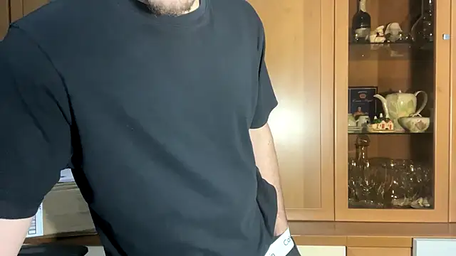 NaplesGuy04 online show from February 12, 2025, 5:37 pm