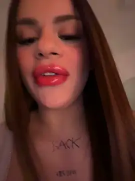 mrsbellanova online show from February 17, 2026, 8:37 pm