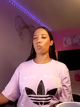 Snapshot of SallyWhitee chatting on February 9, 2026, 5:00 am SallyWhitee online show from February 9, 2026, 5:00 am