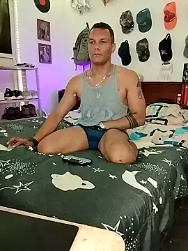 Snapshot of XhaseFoX chatting on March 1, 2025, 2:59 am XhaseFoX online show from March 1, 2025, 2:59 am