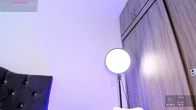 GABBY CULLEN online show from November 22, 2025, 6:07 pm