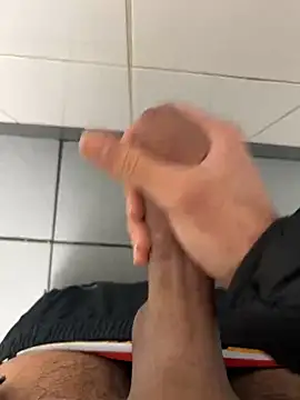 amialiii online show from February 13, 2025, 10:43 pm