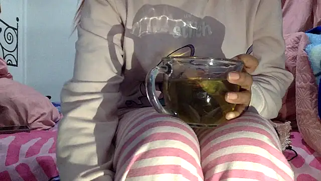 sharonlopez9611 online show from November 13, 2025, 3:38 am