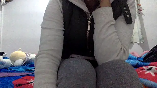 sharonlopez9611 online show from December 21, 2025, 3:35 am