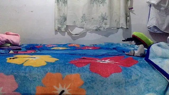 sharonlopez9611 online show from February 27, 2026, 3:17 am