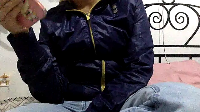 sharonlopez9611 online show from April 7, 2026, 2:45 am