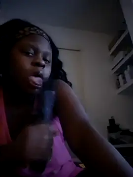 Snapshot of CocoaDoll22 chatting on November 11, 2025, 12:16 pm CocoaDoll22 online show from November 11, 2025, 12:16 pm