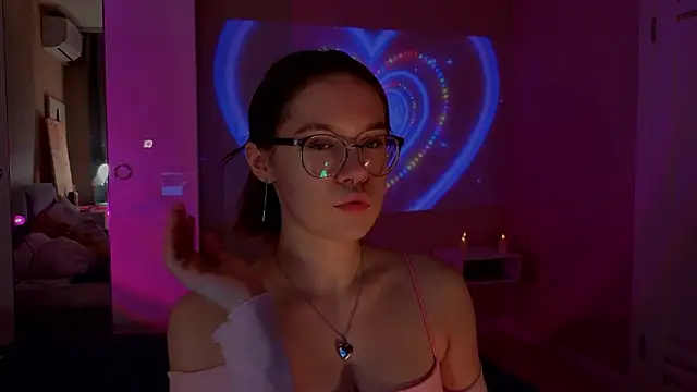 Mia Luw online show from February 1, 2026, 9:13 pm