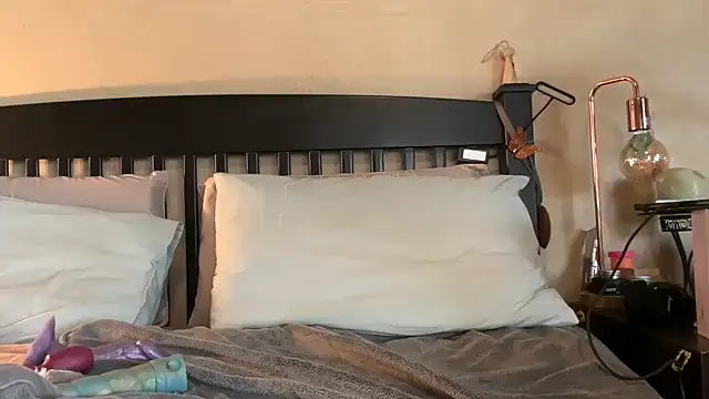 Snapshot of SophieStarShine chatting on November 12, 2025, 3:23 pm SophieStarShine online show from November 12, 2025, 3:23 pm