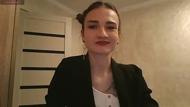 RoyalDessertt online show from March 6, 2025, 9:47 am