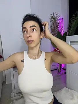 Celine Roxelle online show from December 21, 2025, 7:43 pm