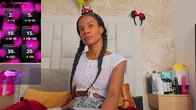 Snapshot of dafnnelewis chatting on May 8, 2026, 11:04 am dafnnelewis online show from May 8, 2026, 11:04 am
