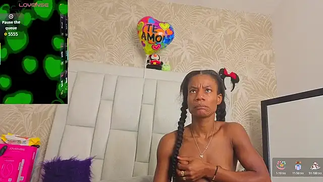 Snapshot of dafnnelewis chatting on May 12, 2026, 11:07 am dafnnelewis online show from May 12, 2026, 11:07 am