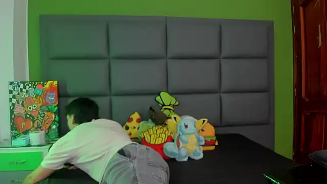 ISAAC CRYSTON online show from February 11, 2025, 7:48 pm