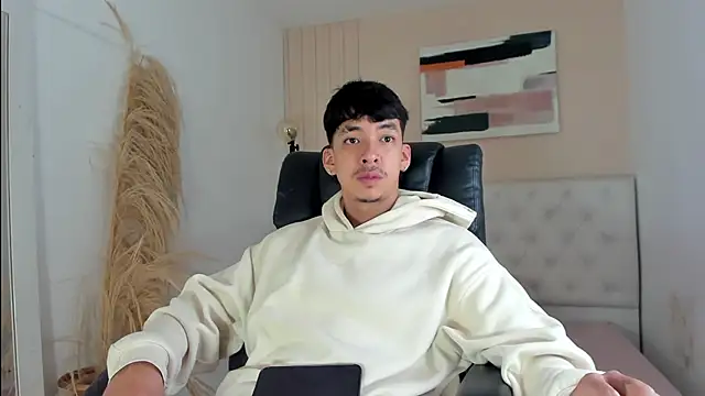 ISAAC CRYSTON online show from November 5, 2025, 7:47 pm