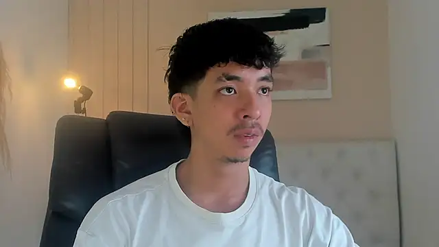 ISAAC CRYSTON online show from November 7, 2025, 8:42 pm