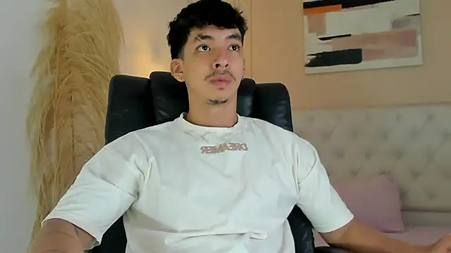 ISAAC CRYSTON online show from November 8, 2025, 8:51 pm