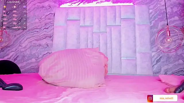 Snapshot of MiaVelveett chatting on November 23, 2025, 1:16 am MiaVelveett online show from November 23, 2025, 1:16 am