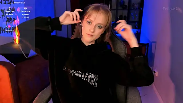 KiraMontoya online show from December 16, 2025, 8:36 pm