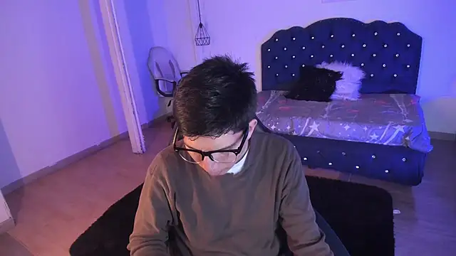 Golden-Boyy online show from September 24, 2025, 3:32 am