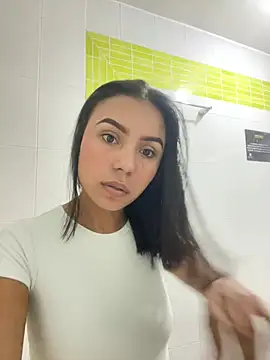 Snapshot of julieta_fn chatting on April 22, 2026, 2:29 pm julieta fn online show from April 22, 2026, 2:29 pm
