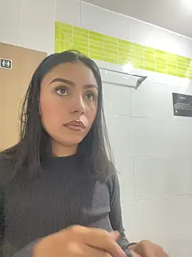 Snapshot of julieta_fn chatting on April 23, 2026, 2:41 pm julieta fn online show from April 23, 2026, 2:41 pm
