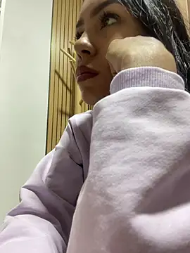 Snapshot of julieta_fn chatting on May 1, 2026, 2:43 pm julieta fn online show from May 1, 2026, 2:43 pm