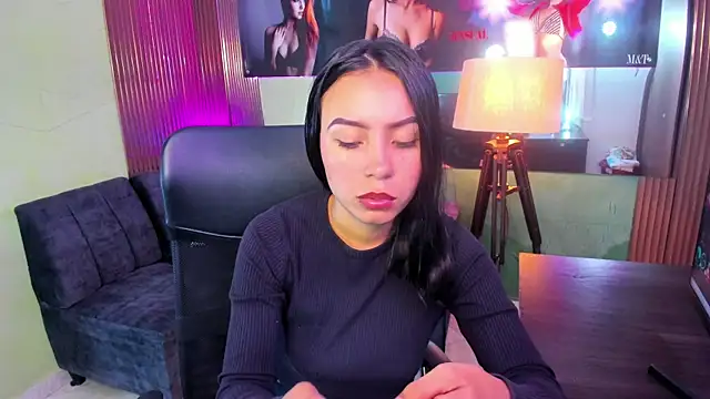 Snapshot of julieta_fn chatting on May 14, 2026, 3:19 pm julieta fn online show from May 14, 2026, 3:19 pm