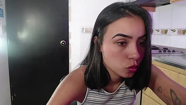 Snapshot of julieta_fn chatting on May 22, 2026, 3:06 pm julieta fn online show from May 22, 2026, 3:06 pm