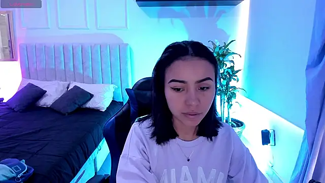 Snapshot of julieta_fn chatting on May 29, 2026, 1:20 pm julieta fn online show from May 29, 2026, 1:20 pm