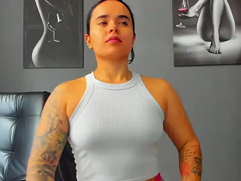 karlyjons12 online show from December 16, 2025, 4:23 pm