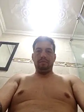 Snapshot of reyarturs13 chatting on February 11, 2025, 4:55 am reyarturs13 online show from February 11, 2025, 4:55 am